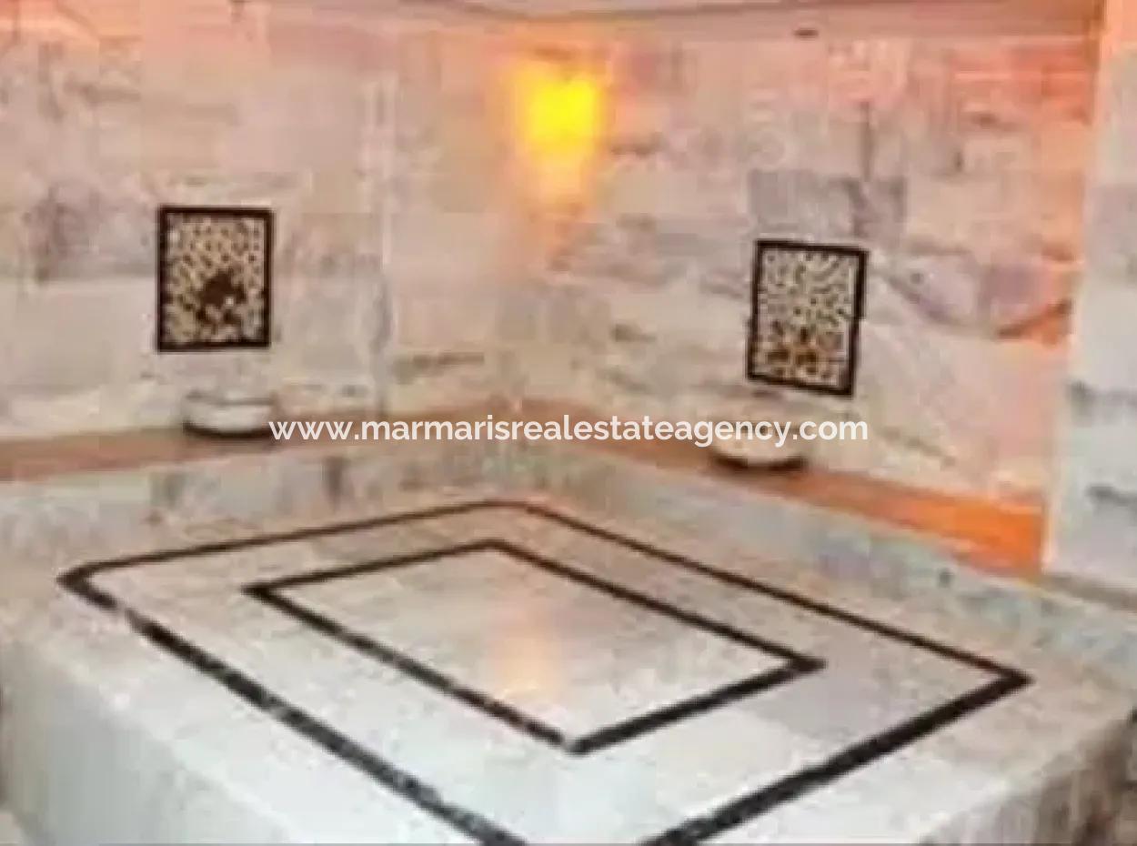 Marmaris Merkezinde Satılık 50 Odalı Otel